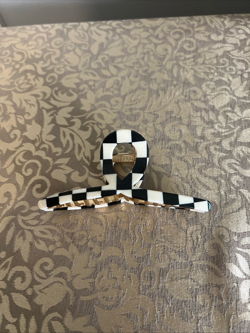 Knot Style Black And White Acetate Checks Pattern With Gold Details Hair Claw